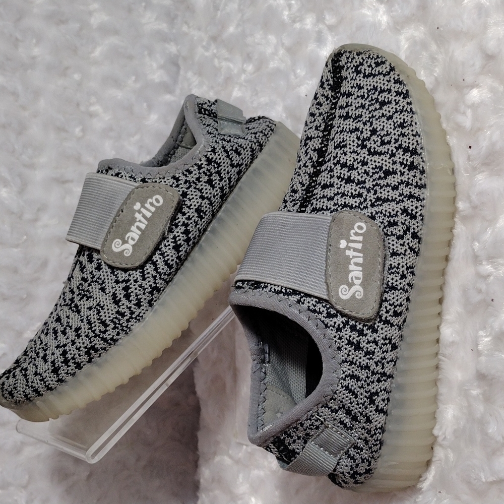 𝅺SANTIRO light up shoes size